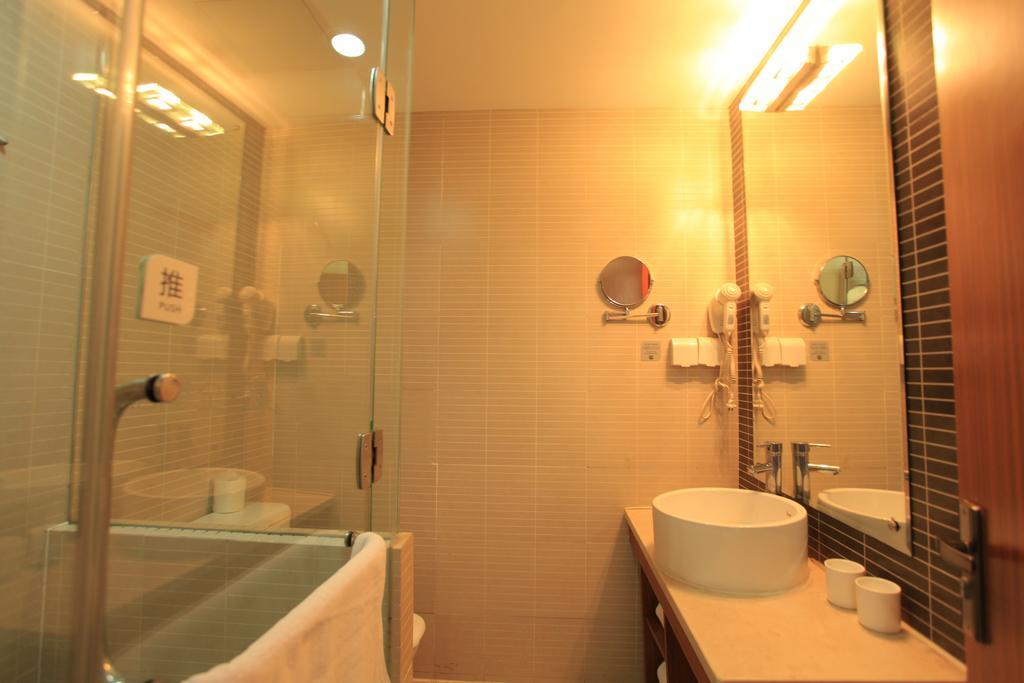 Greentree Inn Shanghai West Huaxia Road Metro Station Express Hotel Екстер'єр фото